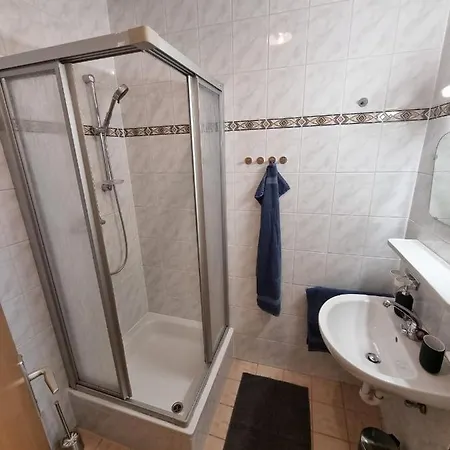Apartment Tux Met Privetuin
